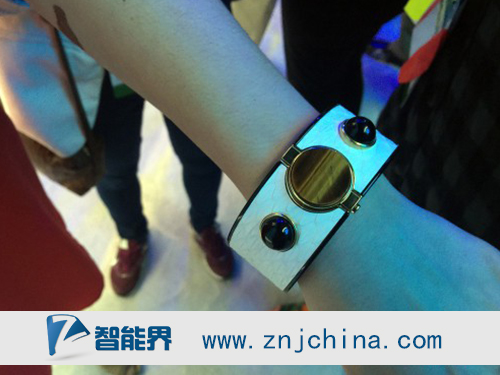 只為女性！英特爾MICA智能手鐲