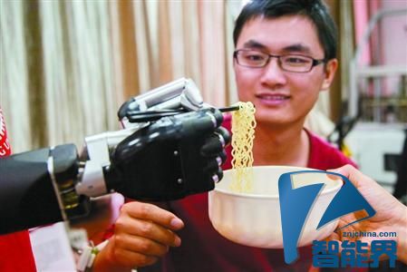 能用筷子撈面，我國仿人假肢機械手將投放市場