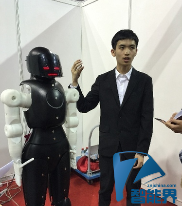 我國大學生打造手語機器人，幫助聽障人士正常交流