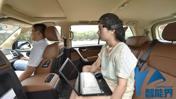 國內首臺腦控汽車試跑 只用腦就能開車？