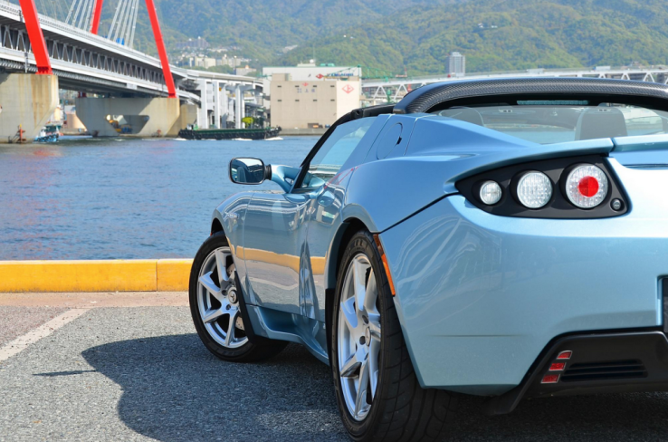 馬斯克透露特斯拉正在開發全新 Roadster 敞篷跑車