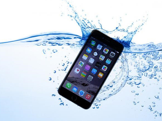 iPhone 7防水很厲害？勸你還是小心點