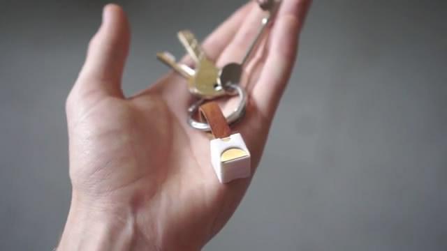 應急神器！這個小玩意能讓你用普通AA電池給手機充電