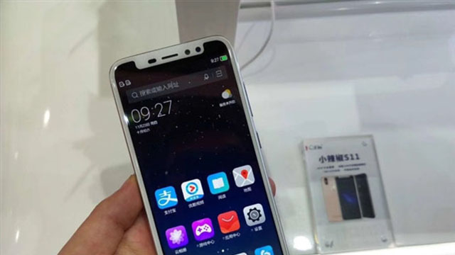 小辣椒展出了一款S11新機，竟然與iPhoneX一樣是劉海屏