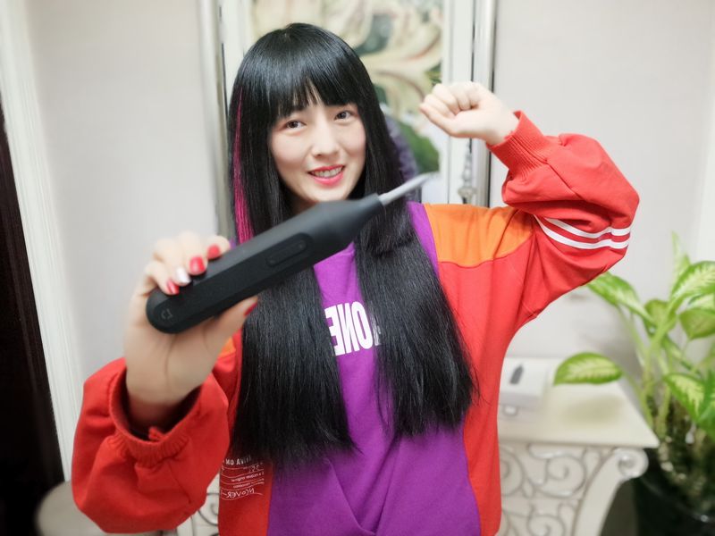 妹子輕松玩轉米家手自一體電動螺絲刀，來看實操爽翻現場