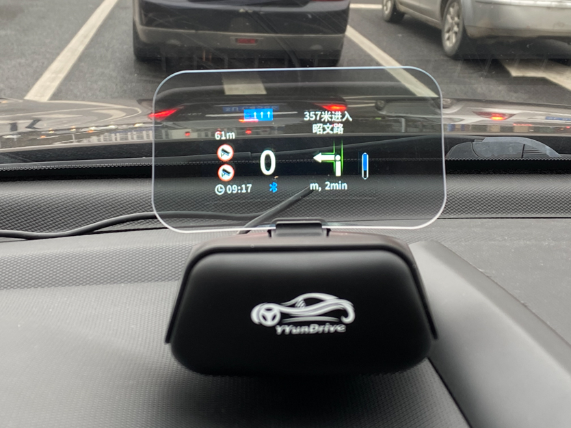 不低頭一樣看信息，云駕HUD讓行車更安全嗎？