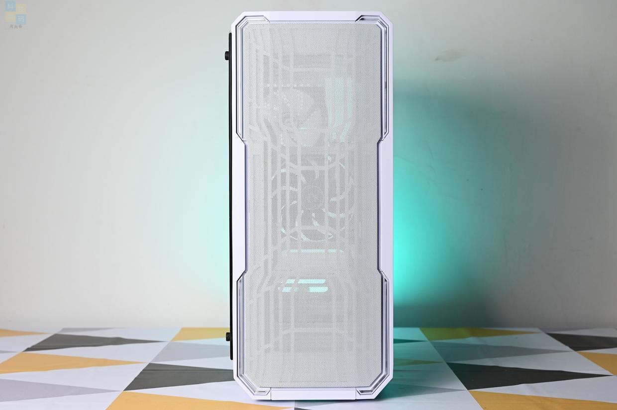 燈效更炫的機箱，能凈化空氣的電源，買不到顯卡還可以玩玩機電