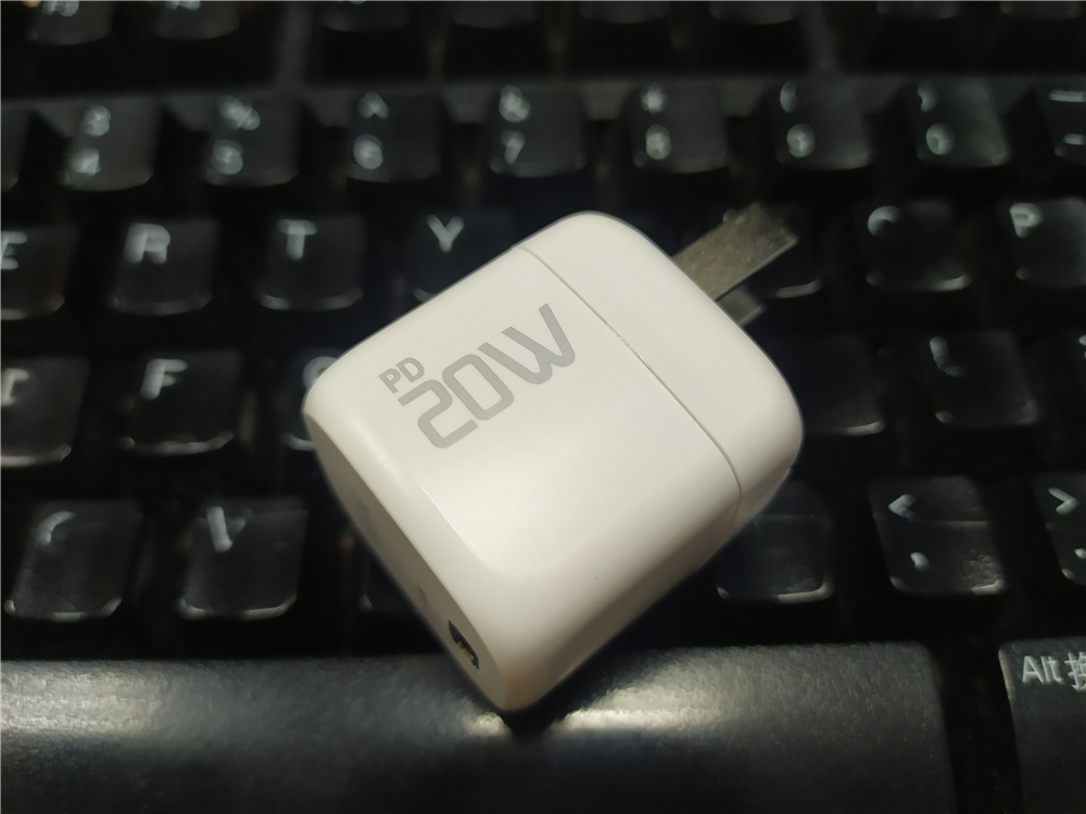 超乎想象的小，超有實力的南卡C1 20W迷你PD充電器