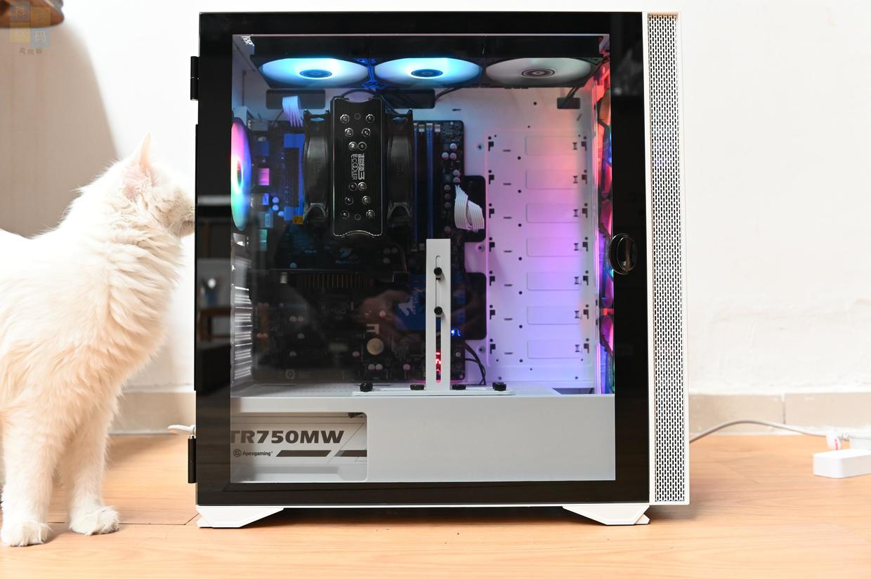 簡約精致的白色電源，靜音高效易擴展，艾湃電競STR750MW上手