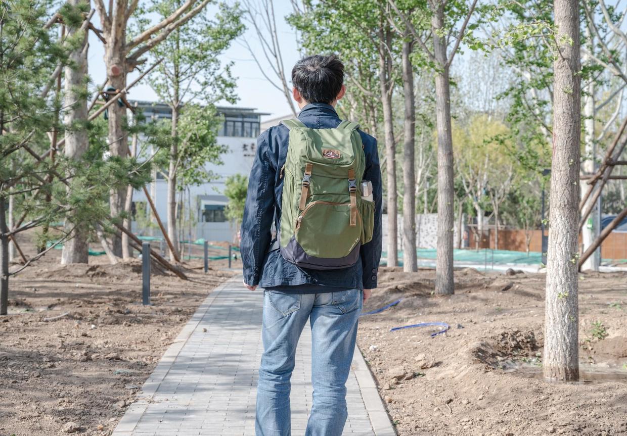更適合步行者的背包，讓日常通勤更輕松，多特Walker通勤包體驗