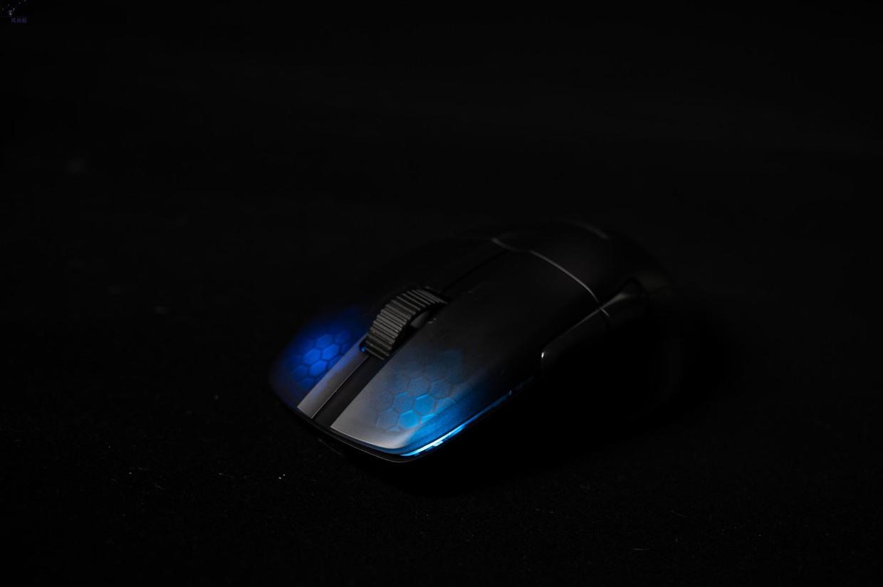 操作更順滑的電競鼠標，擁有100小時續航，KONE Pro Air上手