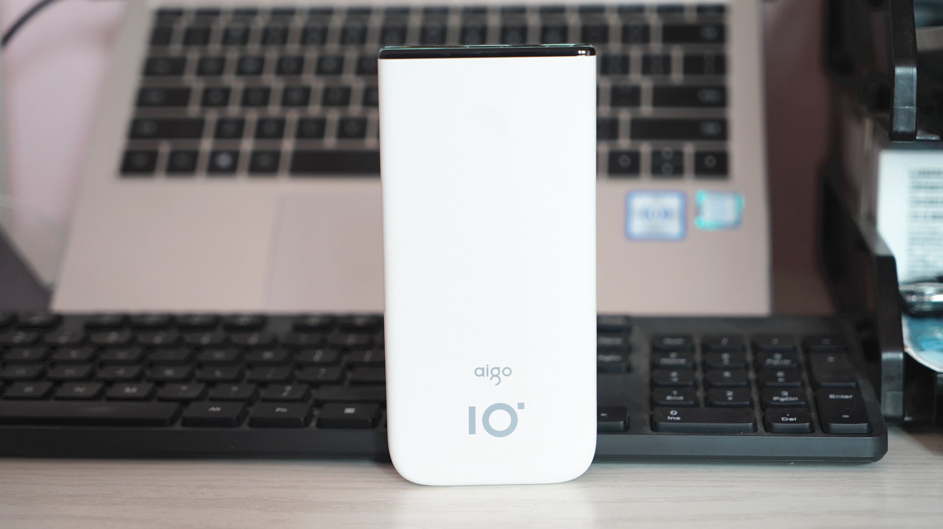 愛國者A10S移動電源，炫彩好看，雙向快充更給力