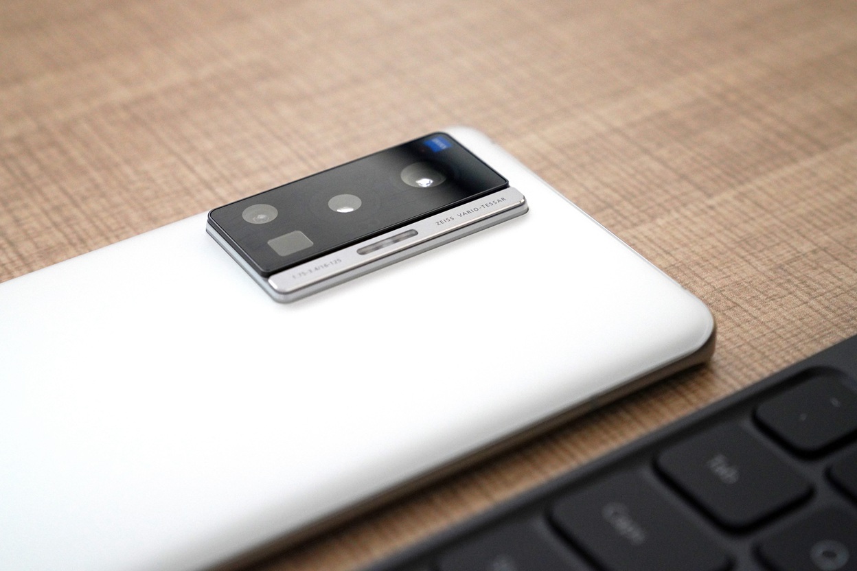 vivo X70 Pro：致美旗艦、顏值擔當