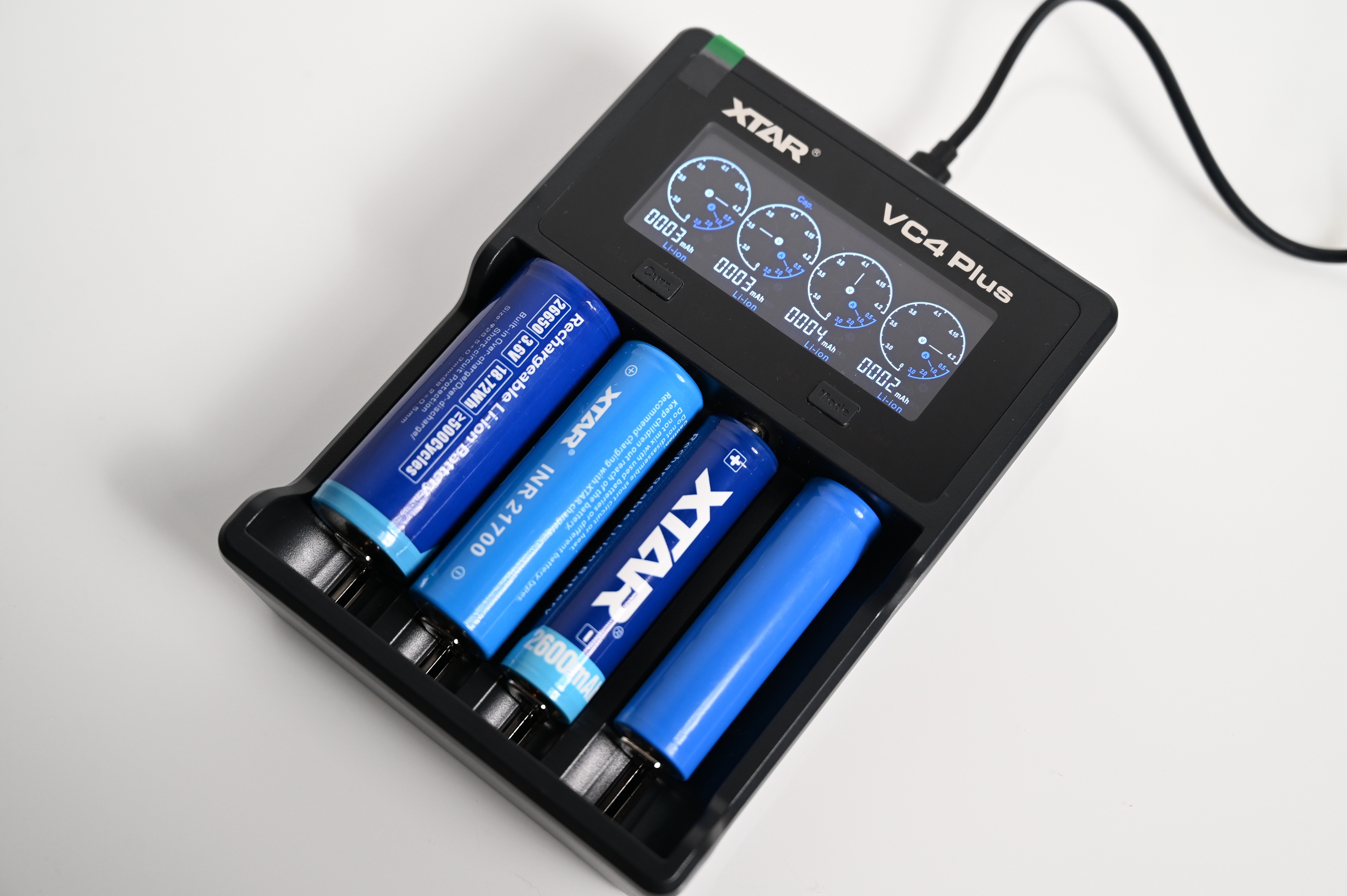 兼容超全的電池充電器，速度也挺快，XTAR VC4 PLUS鋰電充電器上手