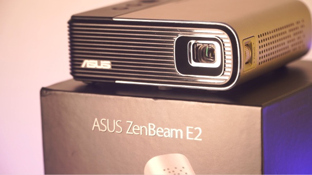 小房間露營想看電影？華碩ZenBeam E2便攜投影儀分享