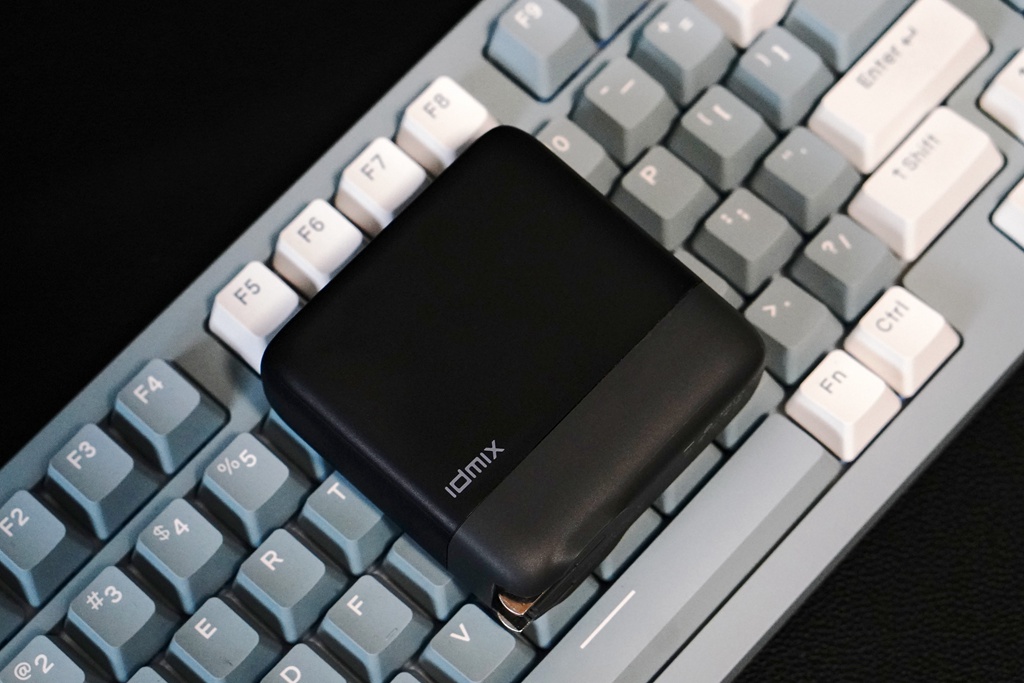 IDMIX 140W氮化鎵充電器：三口皆快充，充電不等待