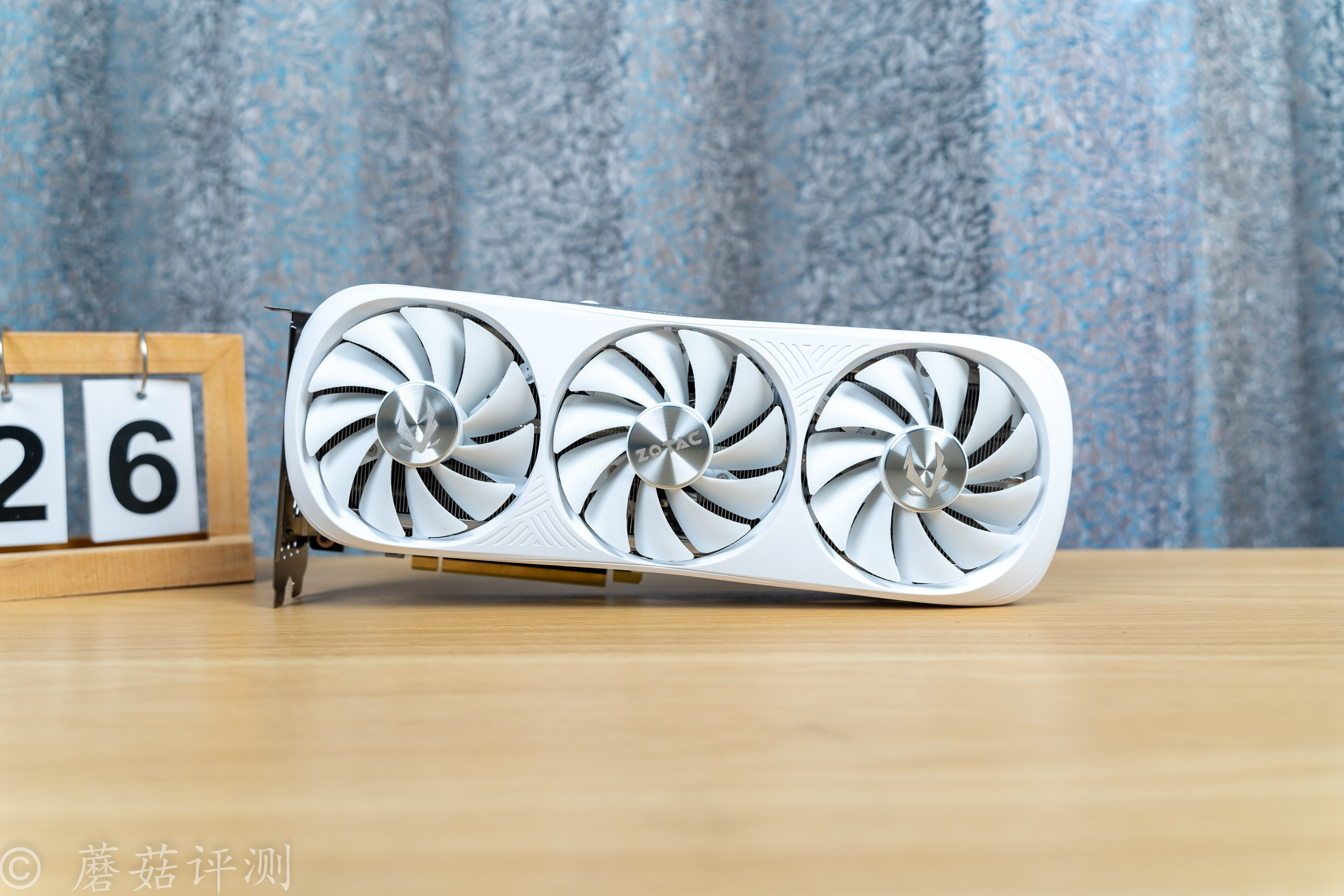 清新素雅，完美適配白色主題機箱，索泰RTX4070 Ti Super OC月白顯卡 評測