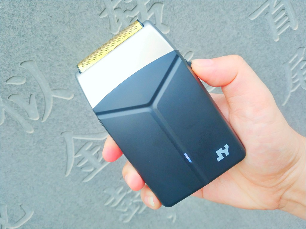 短硬毛發，高效剃光:精顏增白剃須刀